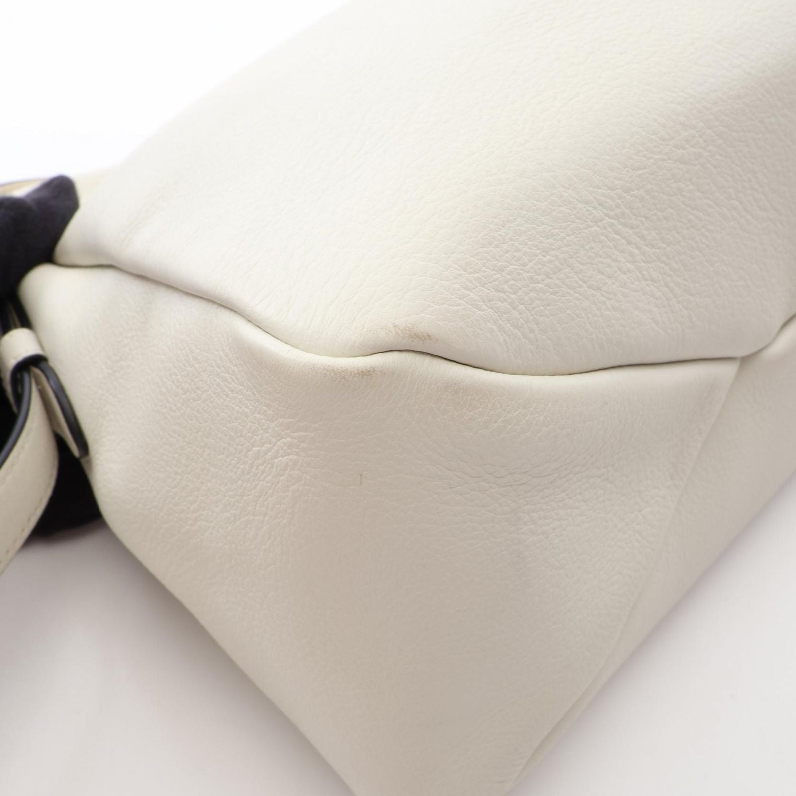 Prada Shoulder Bag Emme Large White Leather — view 5