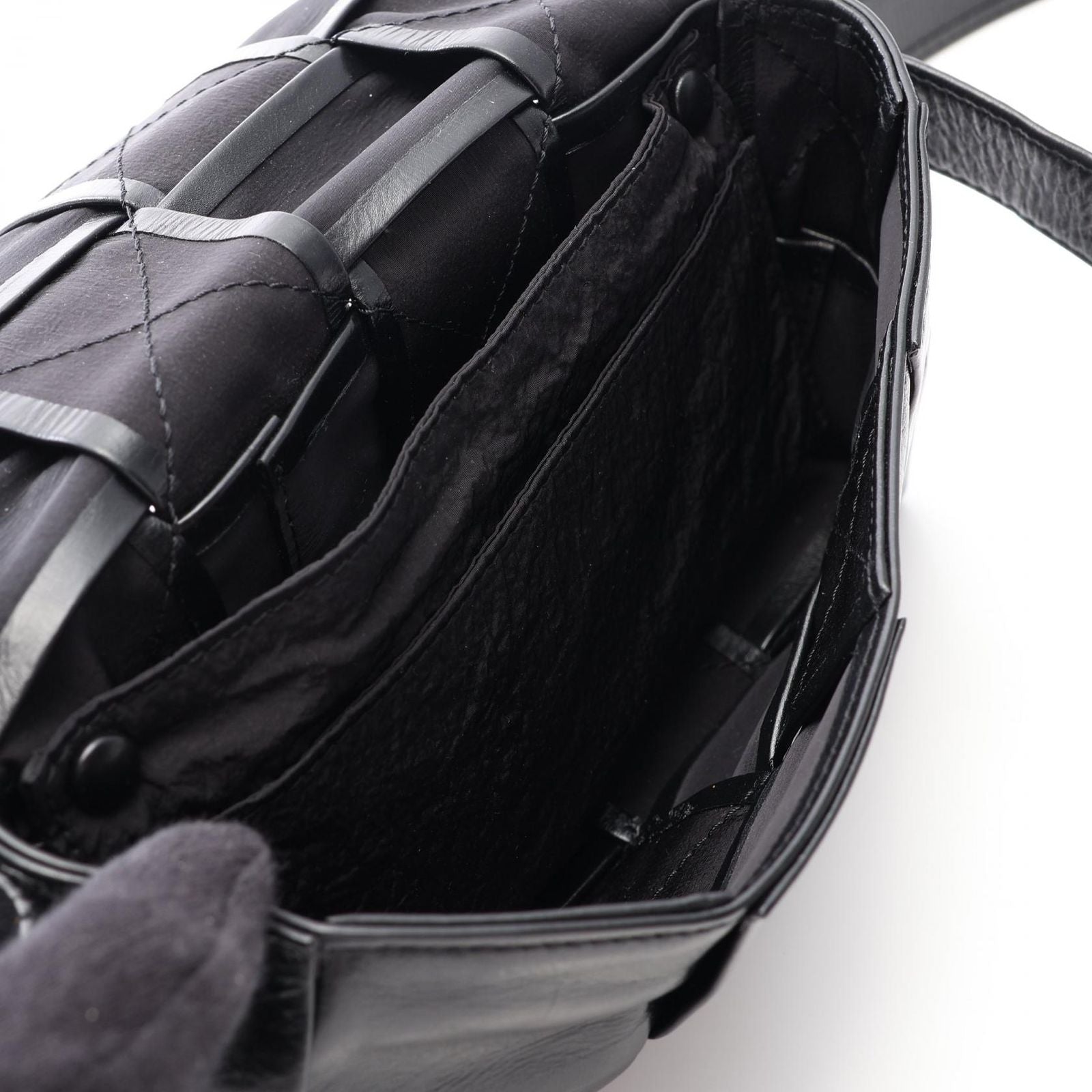 Bottega Veneta Waist Bag Cassette Maxi Intrecciato Black Leather — view 3