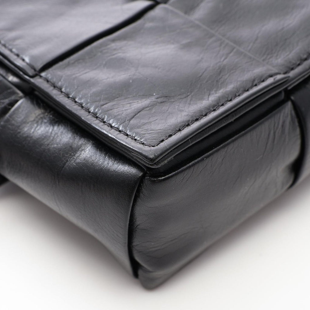 Bottega Veneta Waist Bag Cassette Maxi Intrecciato Black Leather — view 6