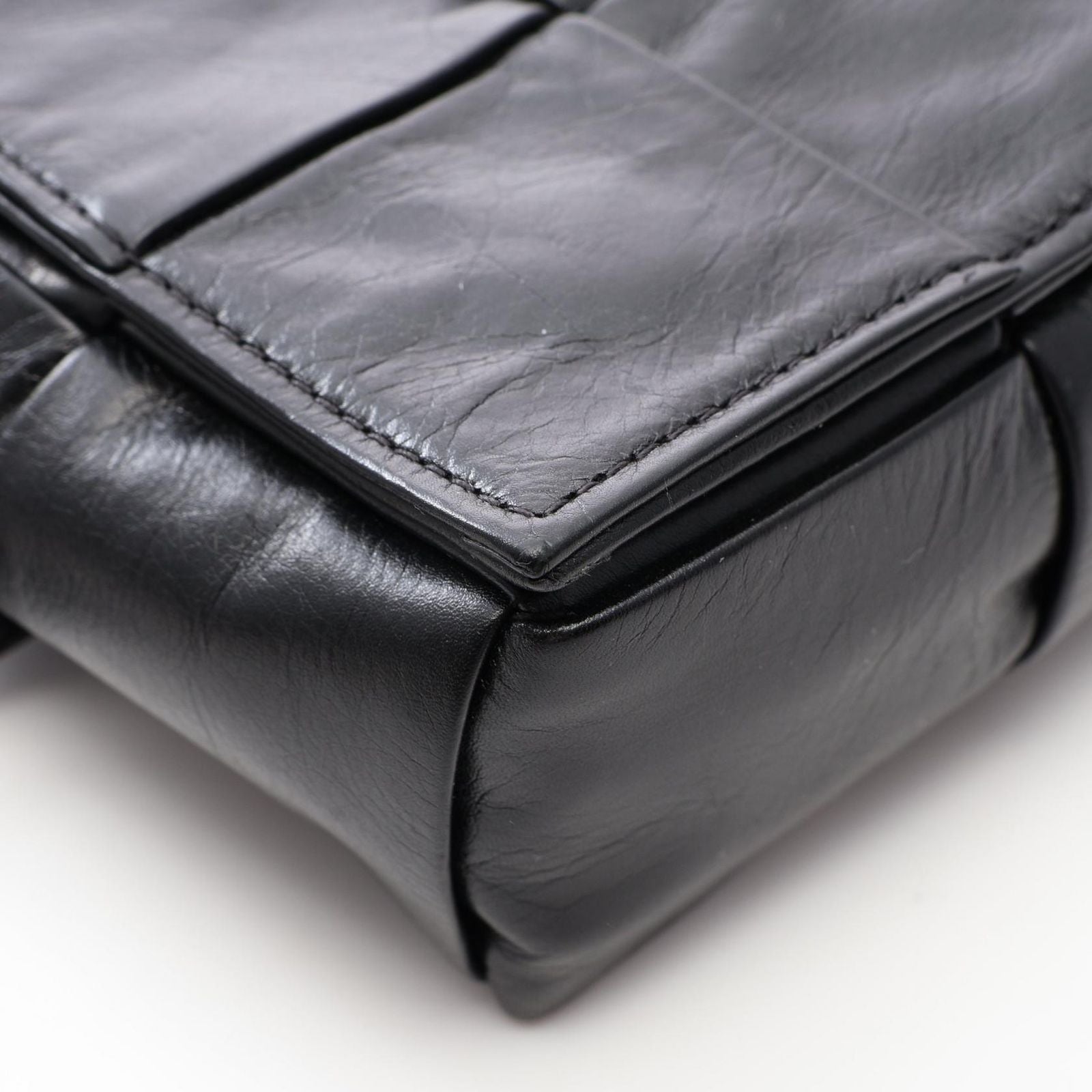 Bottega Veneta Waist Bag Cassette Maxi Intrecciato Black Leather — view 6