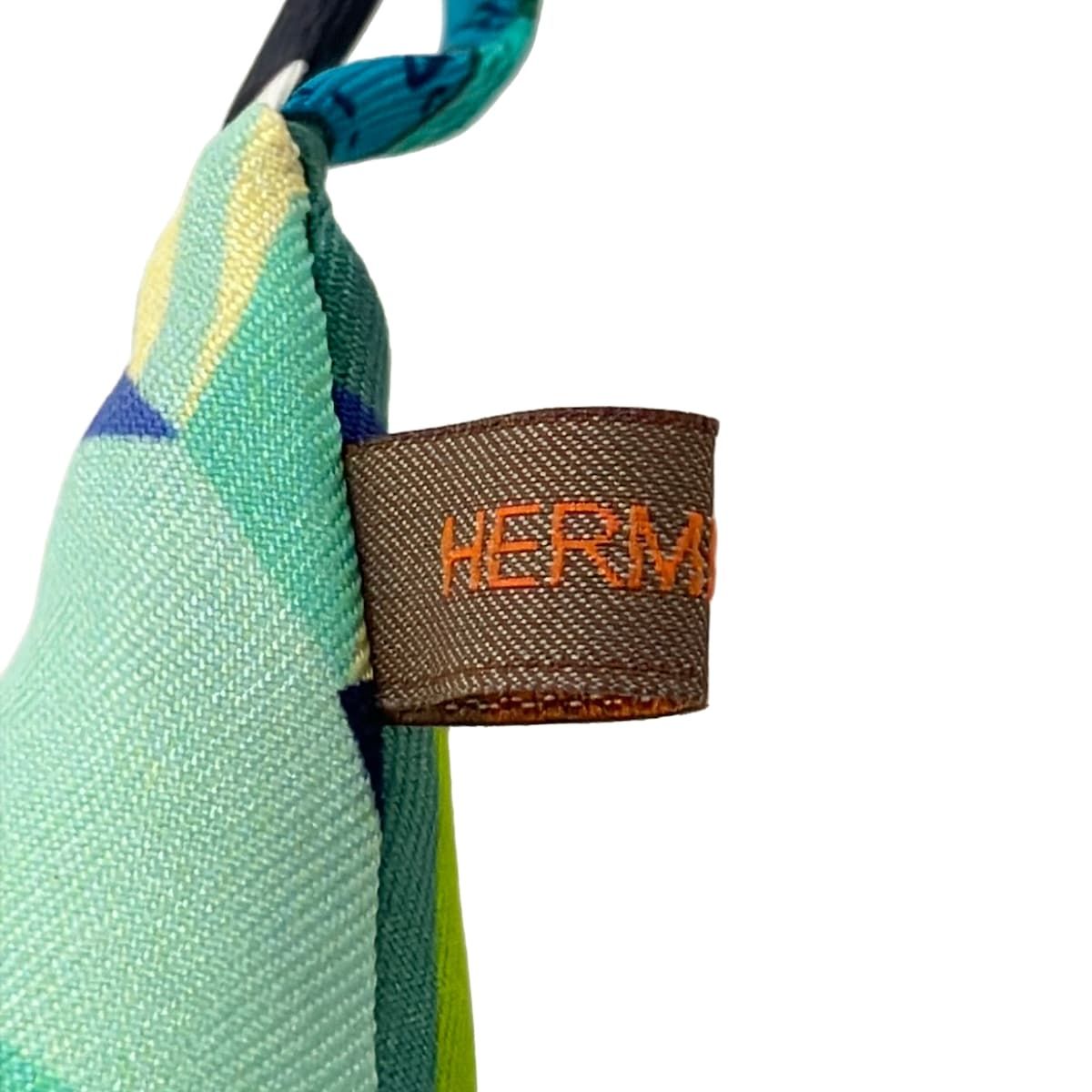 Hermes Key Holder Petit Ash Light Green Multi Star Silk — view 3