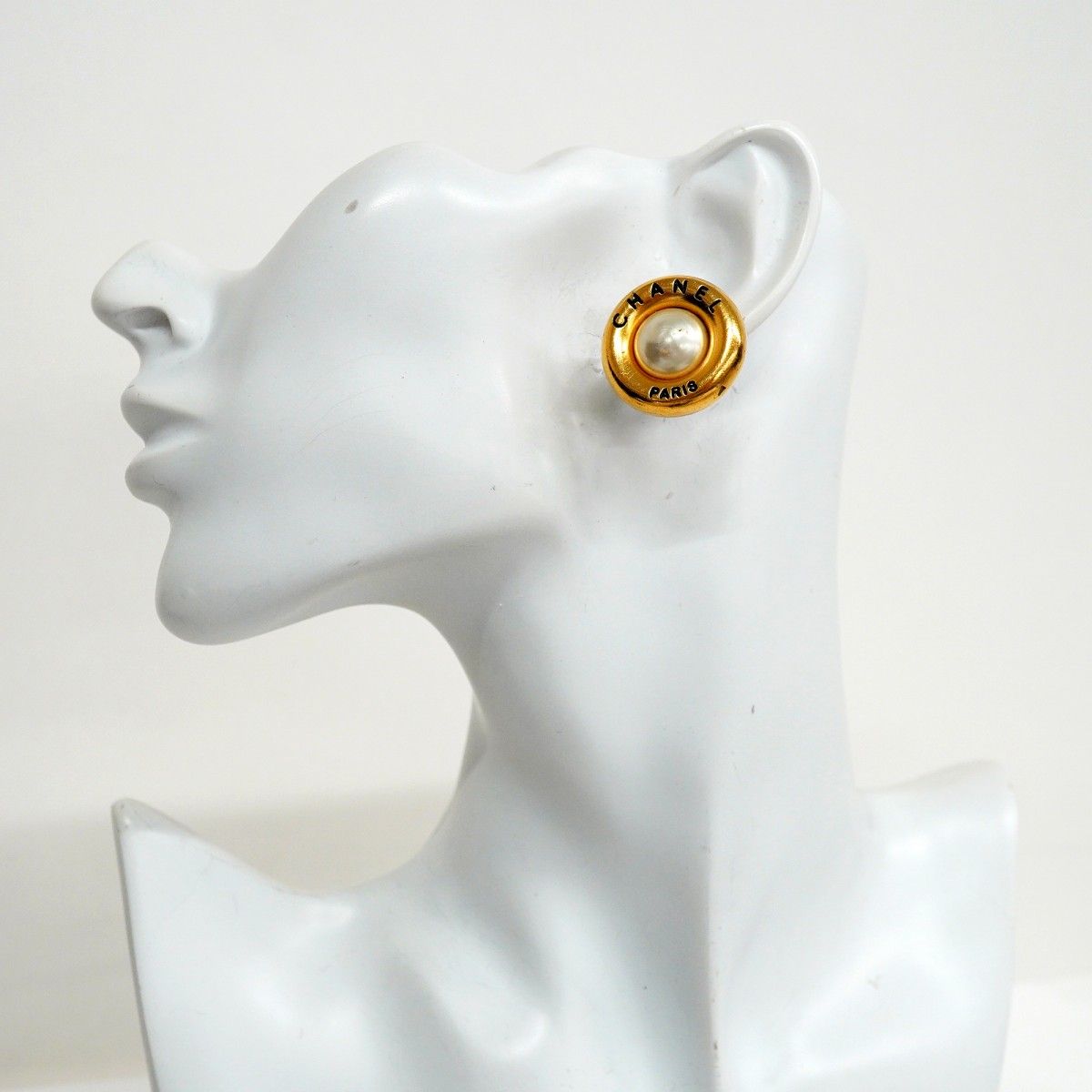 Chanel Earrings Vintage Logo Round — view 5