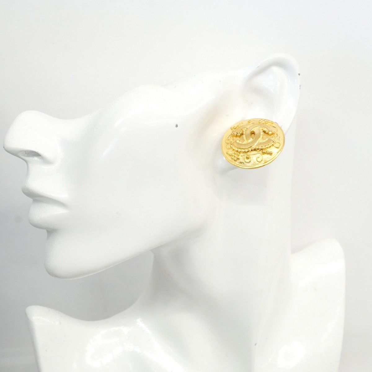 Chanel Earrings Vintage CC Logo Round — view 5