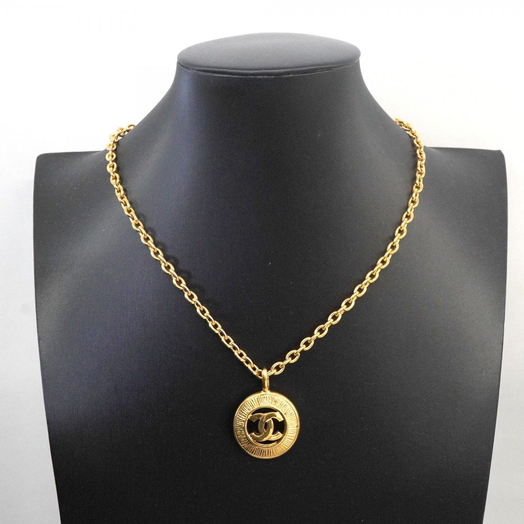 Chanel Necklace Vintage CC Logo Round — view 8
