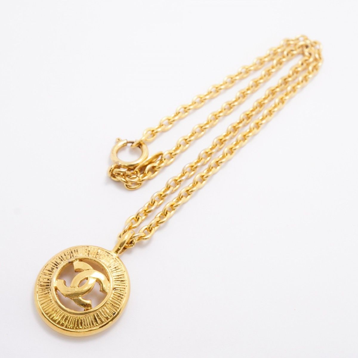 Chanel Necklace Vintage CC Logo Round — view 3