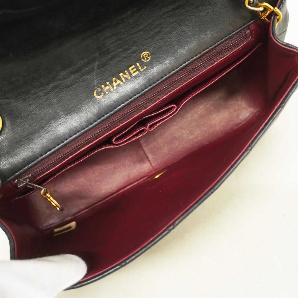 Chanel Shoulder Bag Quilted Lambskin Black Gold — view 4