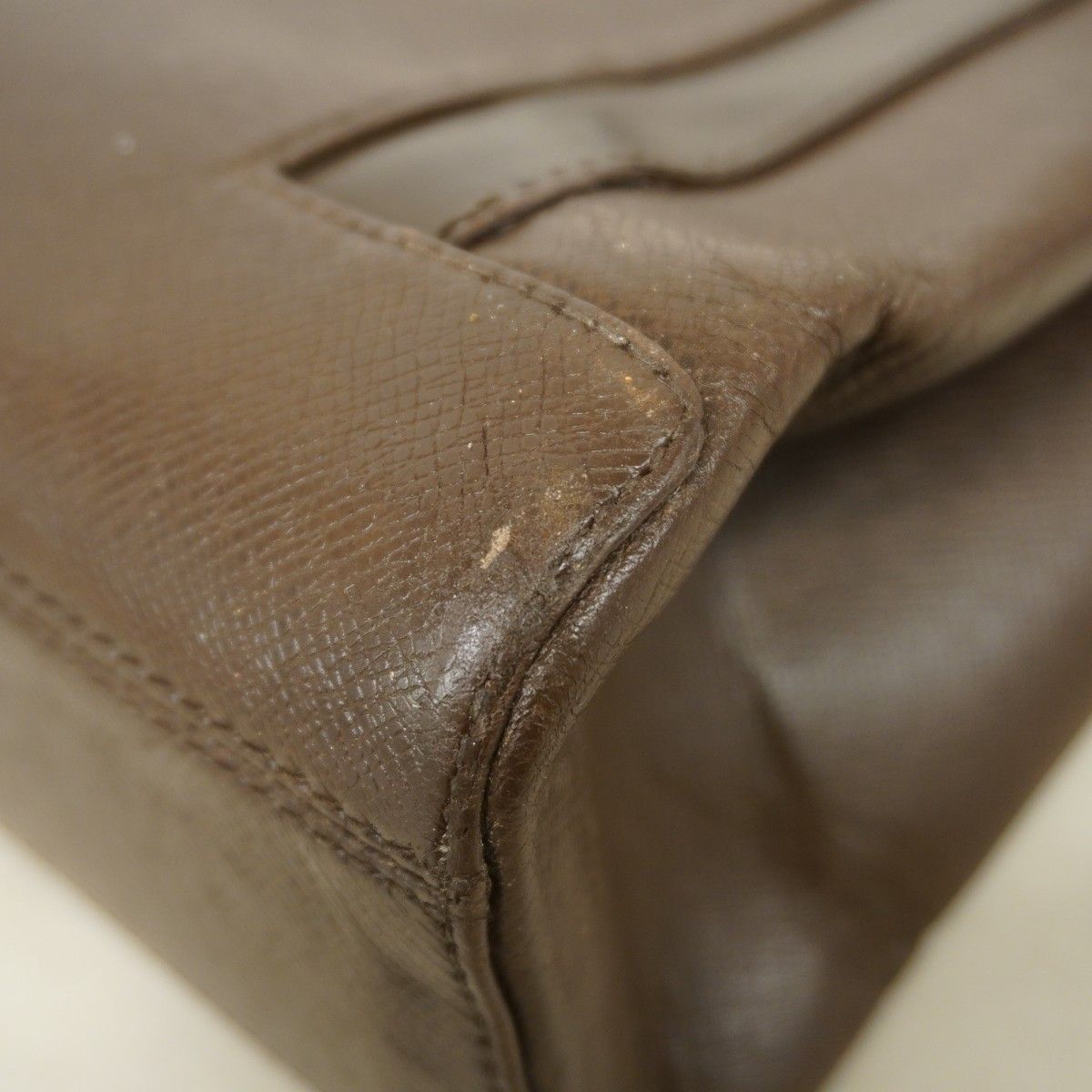 Louis Vuitton Tote Taiga Kasbek PM Grizzly — view 6