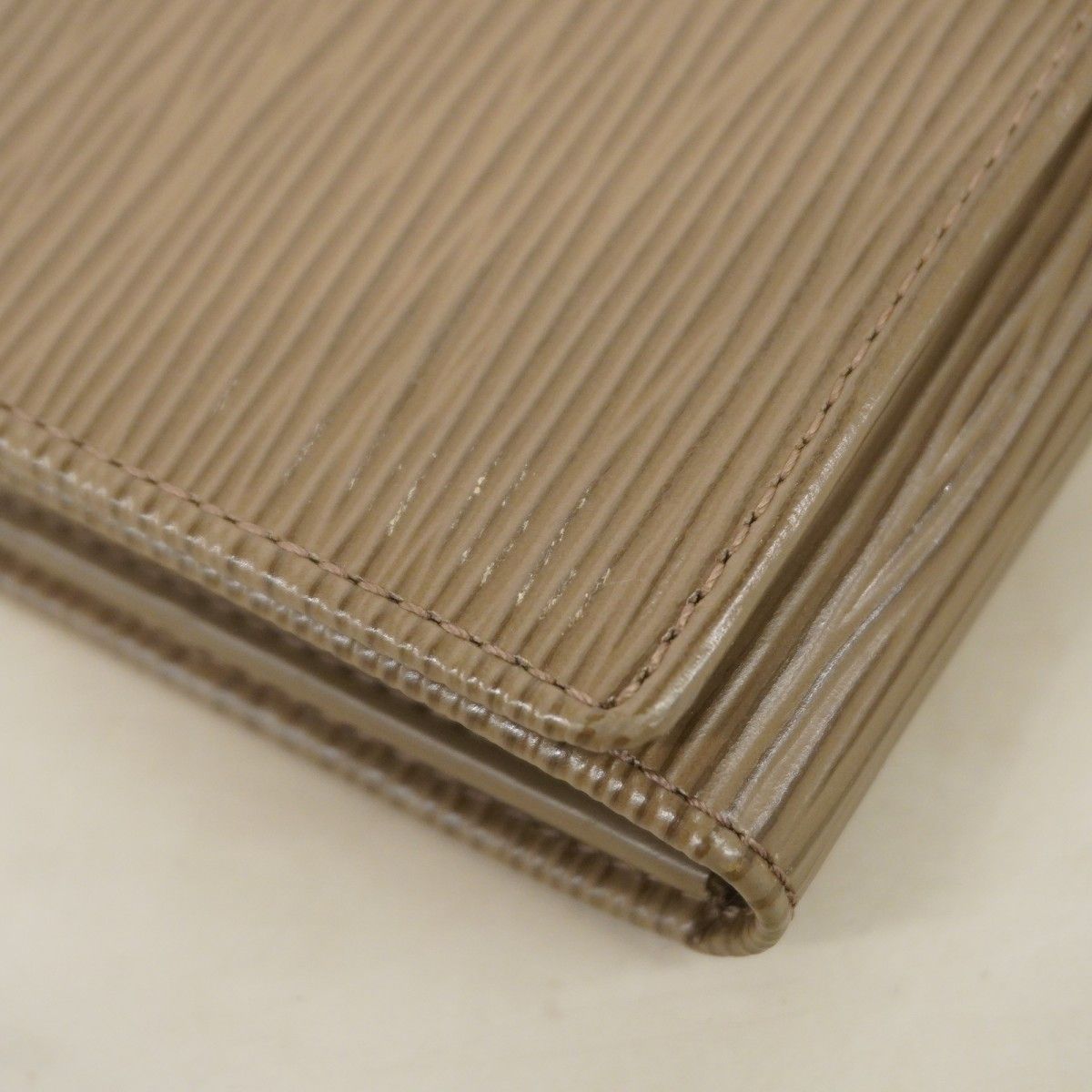 Louis Vuitton Wallet Epi Porte-Monnaie Viennois Tresor Peppa — view 6