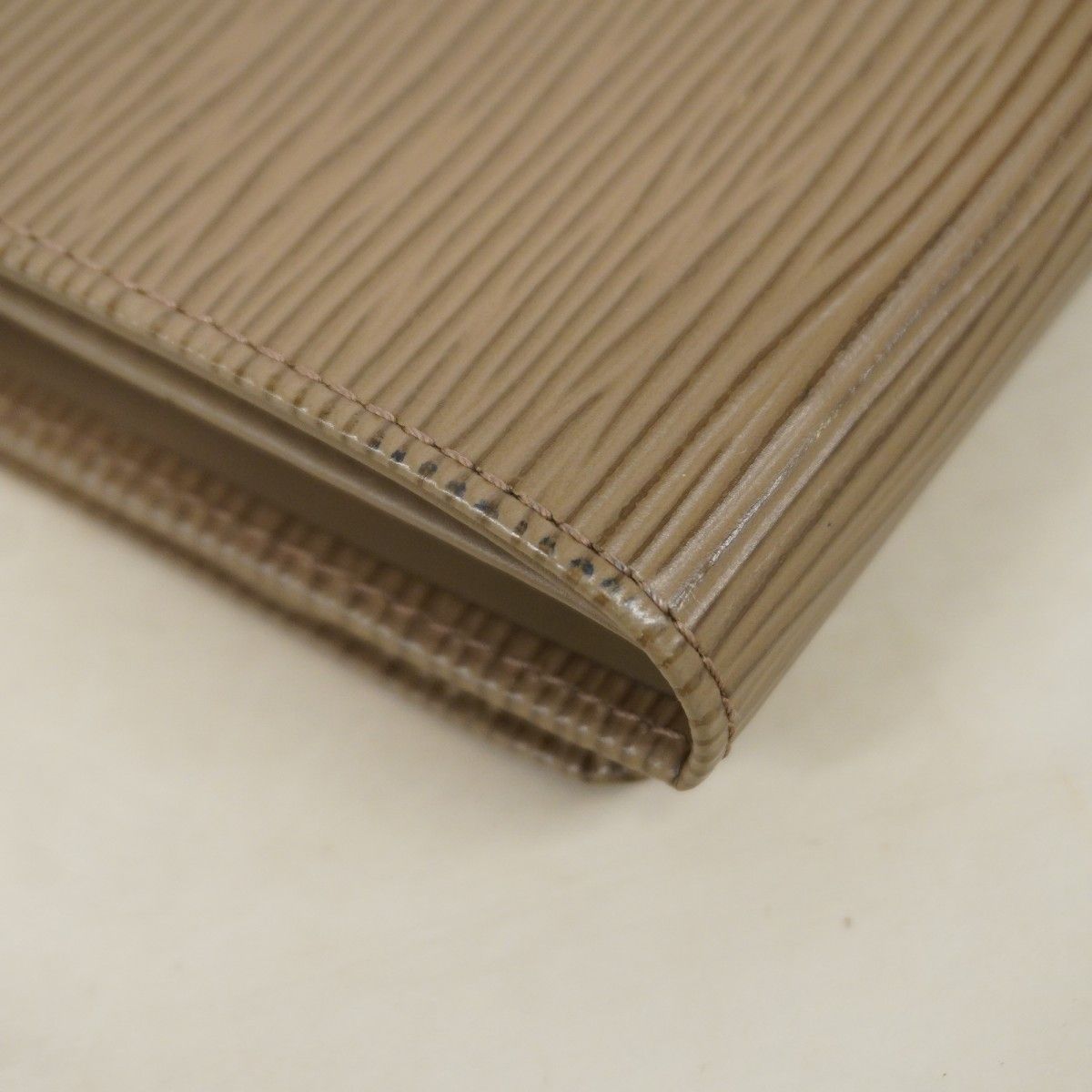 Louis Vuitton Wallet Epi Porte-Monnaie Viennois Tresor Peppa — view 5