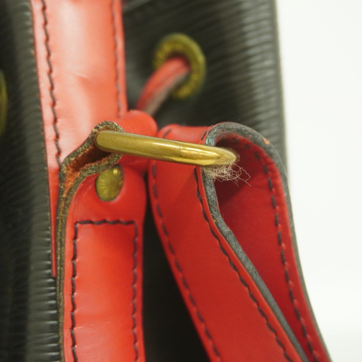 Louis Vuitton Shoulder Bag Epi Bicolor Noe Noir Castilian — view 5