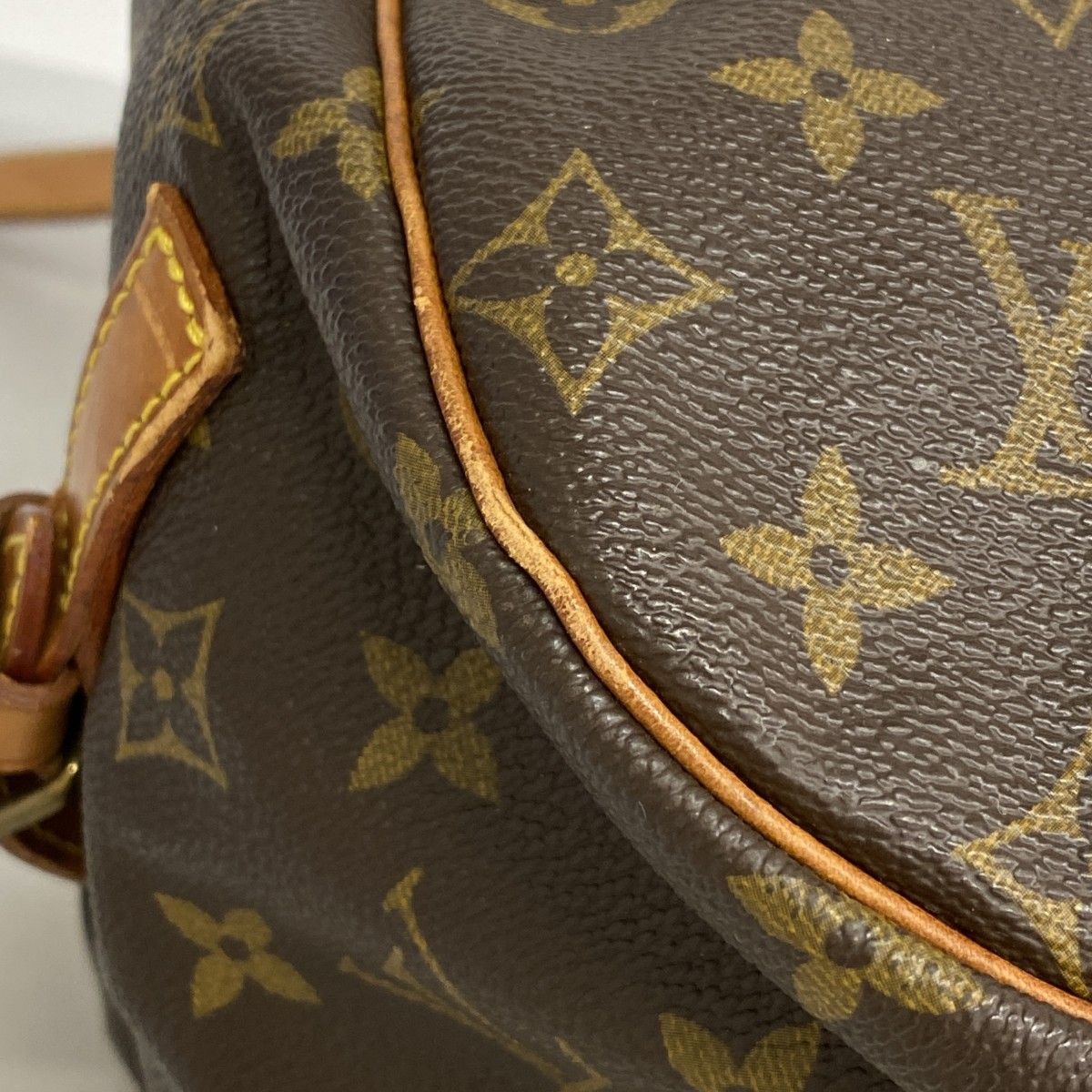 Louis Vuitton Shoulder Bag Monogram Saumur 35 Brown — view 6