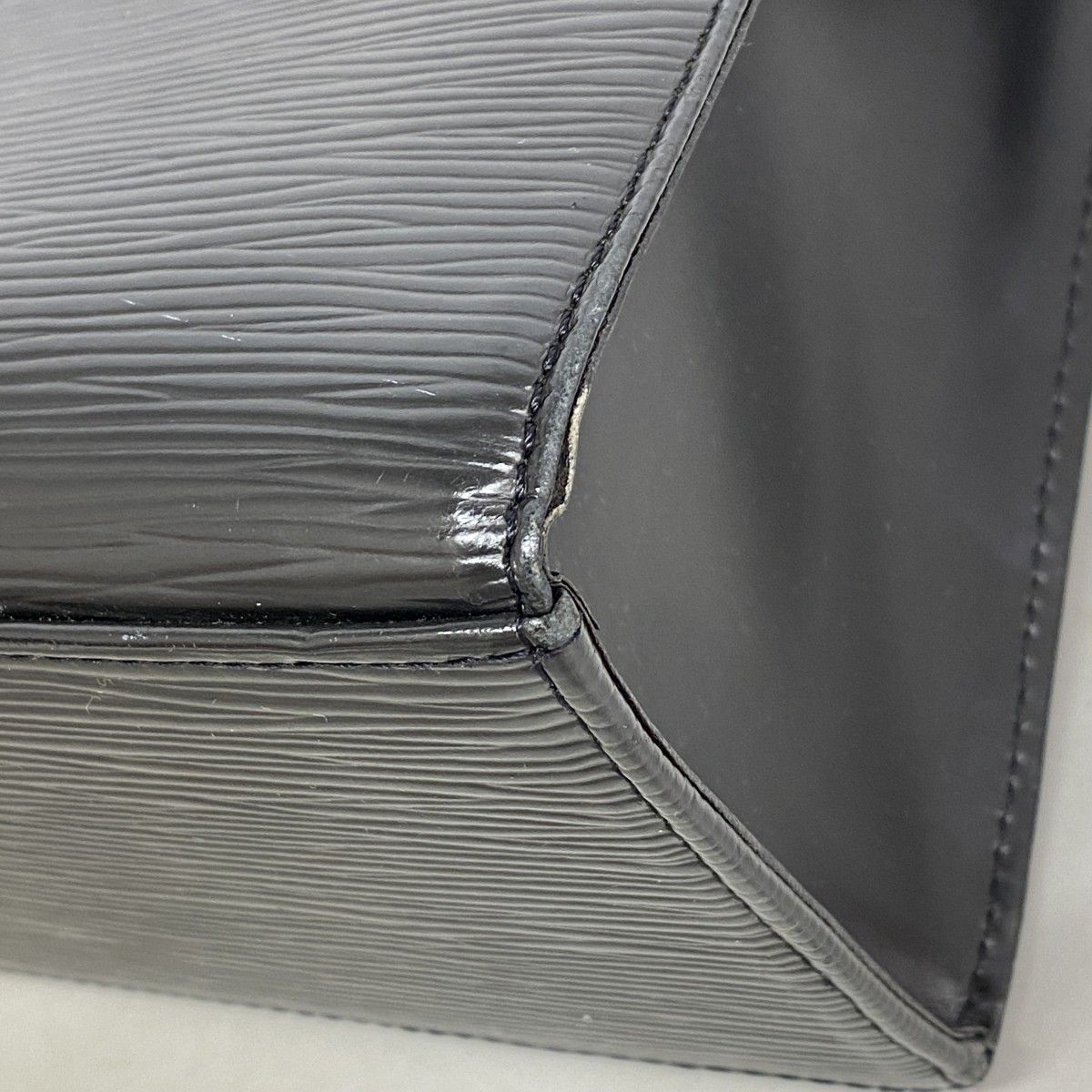 Louis Vuitton Tote Epi Croisette PM Noir — view 8