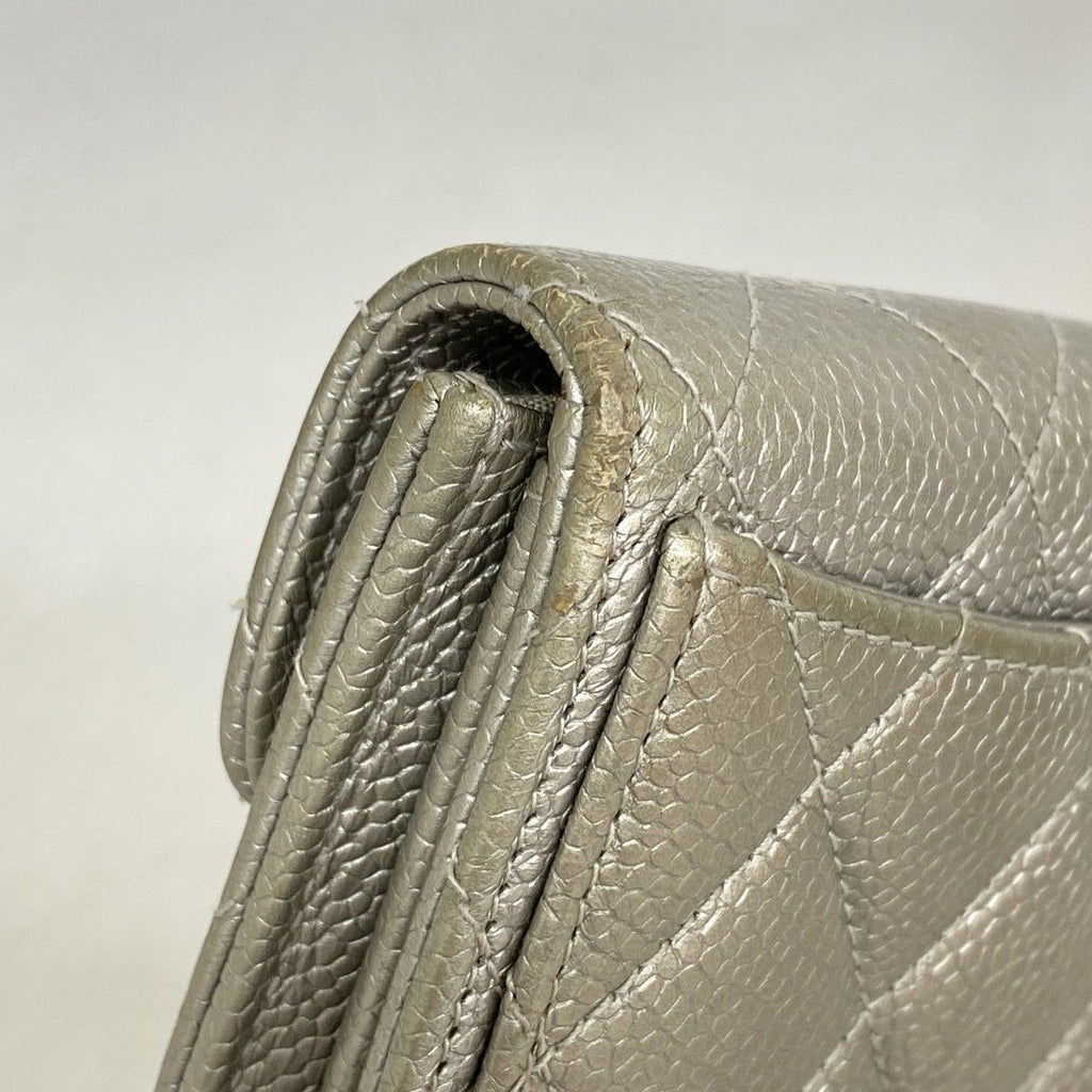 Chanel Card Case Quilted Caviar Leather Silver — view 6