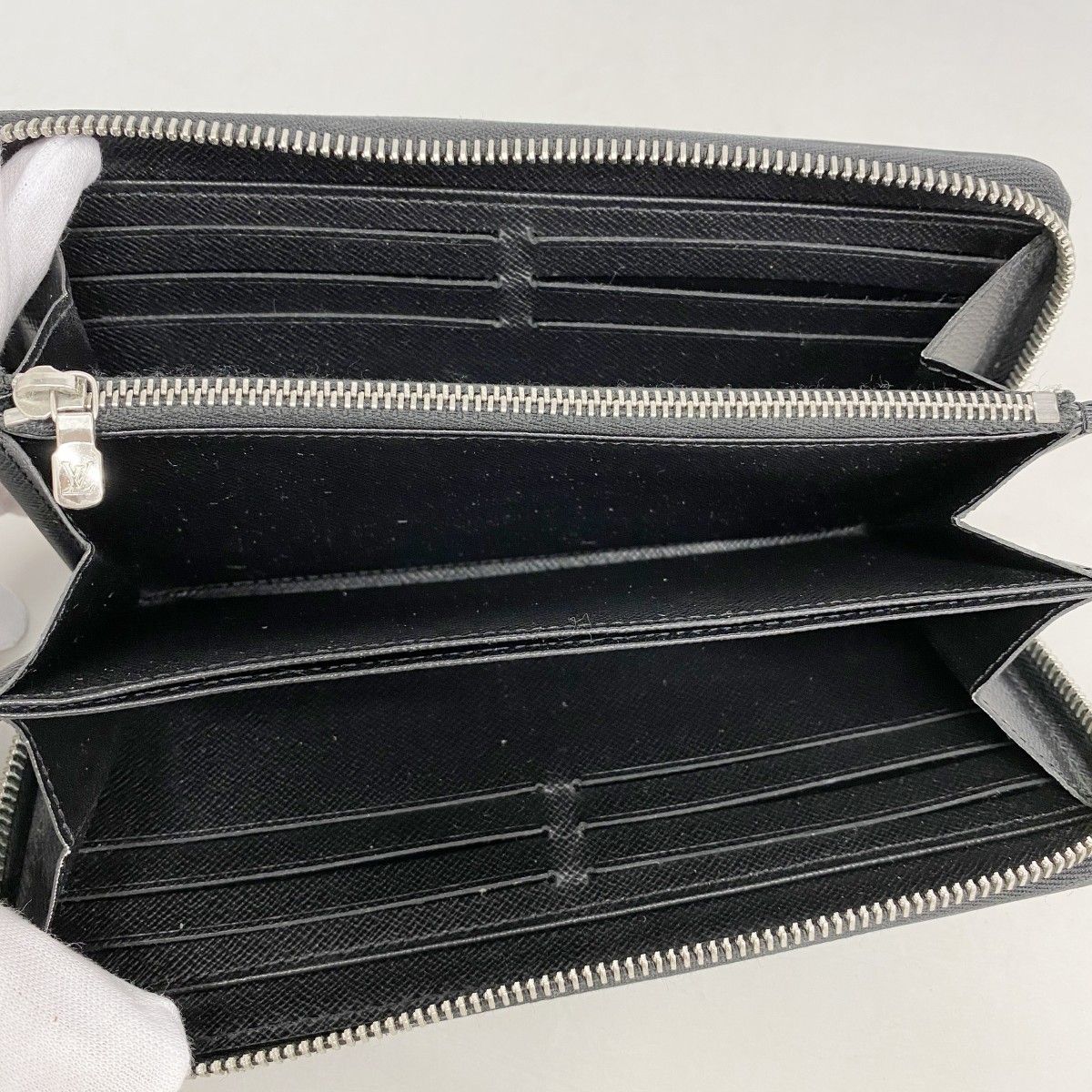 Louis Vuitton Wallet Epi Zippy Noir — view 3