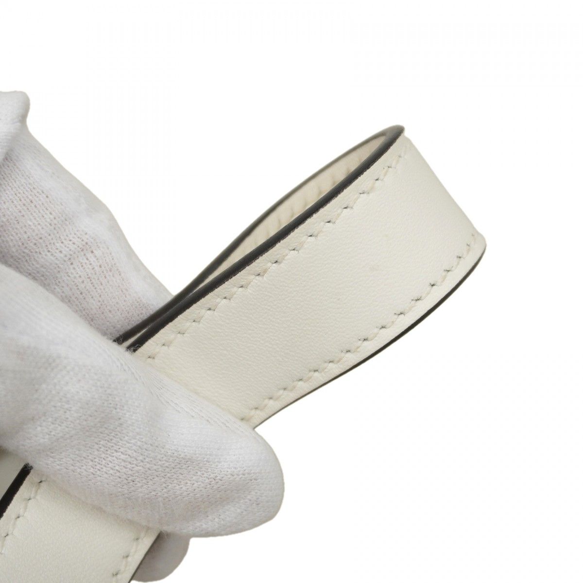 Hermes Handbag in the Loop 18 Taurillon Clemence New White Gold — view 7