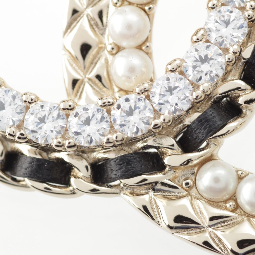Chanel CC Logo Pearl Rhinestone Brooch Gold — view 3