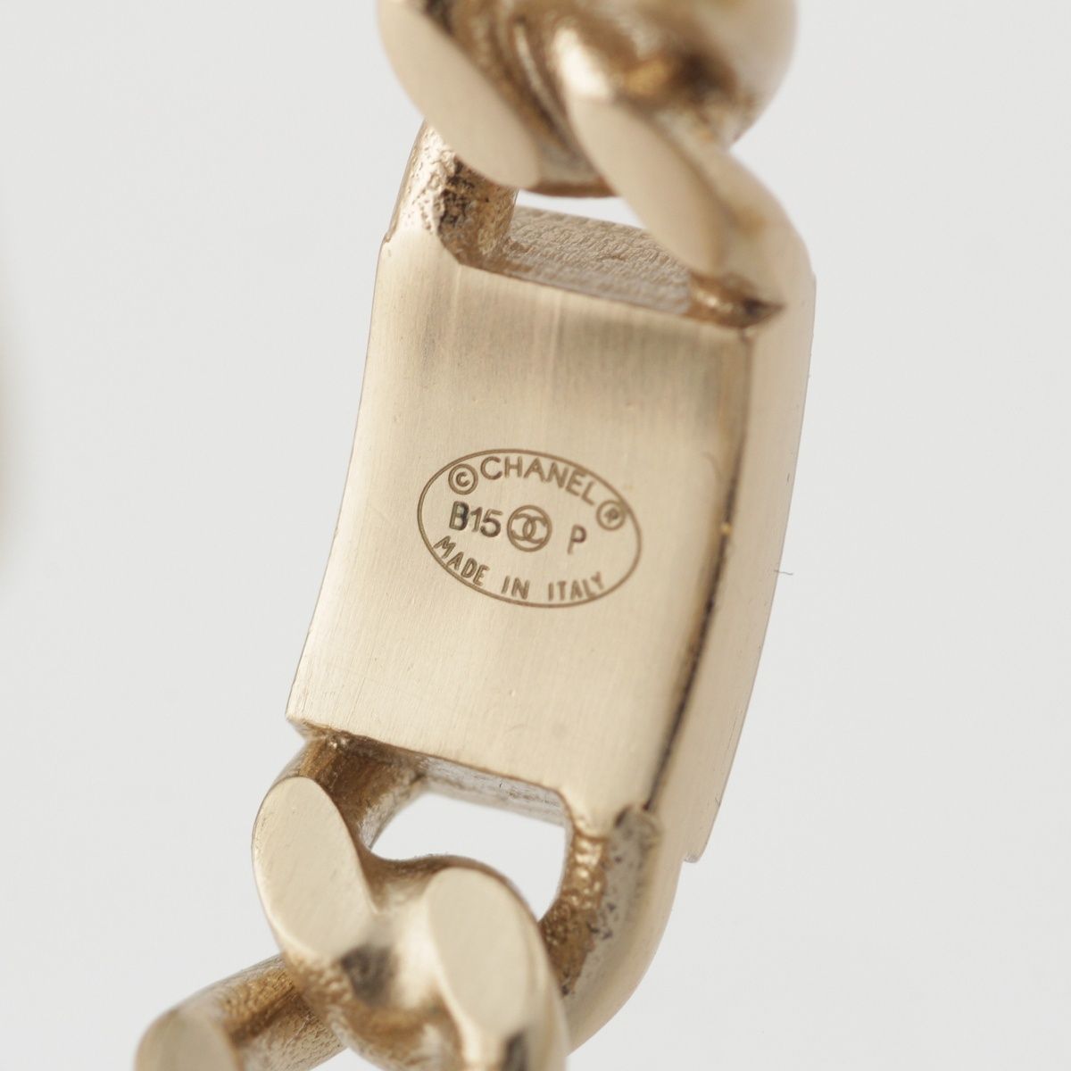 Chanel Chain Motif Hoop Earrings Gold — view 8