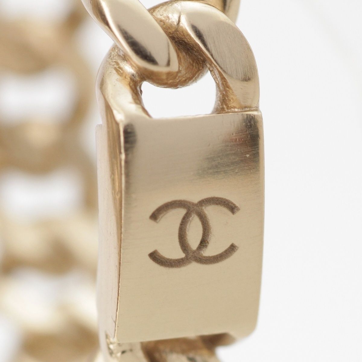 Chanel Chain Motif Hoop Earrings Gold — view 5