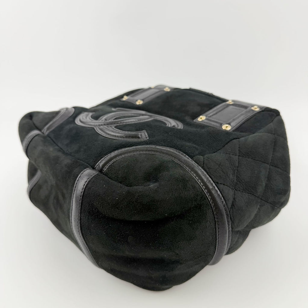 Chanel CC Logo Handbag Suede Leather Black Gold Vintage — view 9