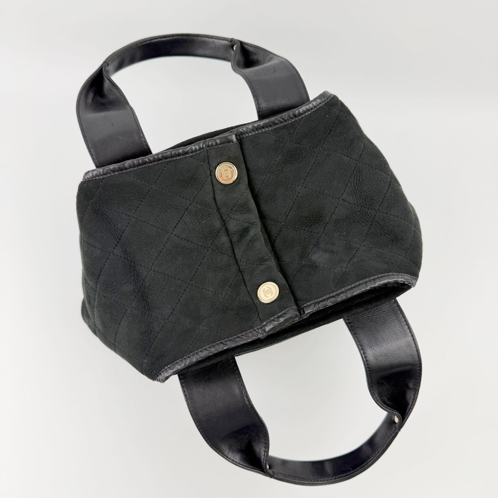 Chanel CC Logo Handbag Suede Leather Black Gold Vintage — view 6