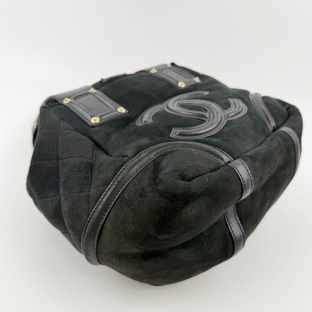 Chanel CC Logo Handbag Suede Leather Black Gold Vintage — view 8