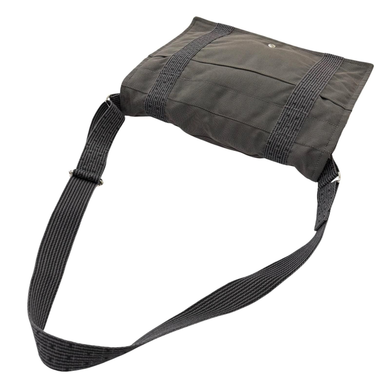 Hermes Her Line Besace MM Series Button Flap Messenger Bag Charcoal Gray — view 4