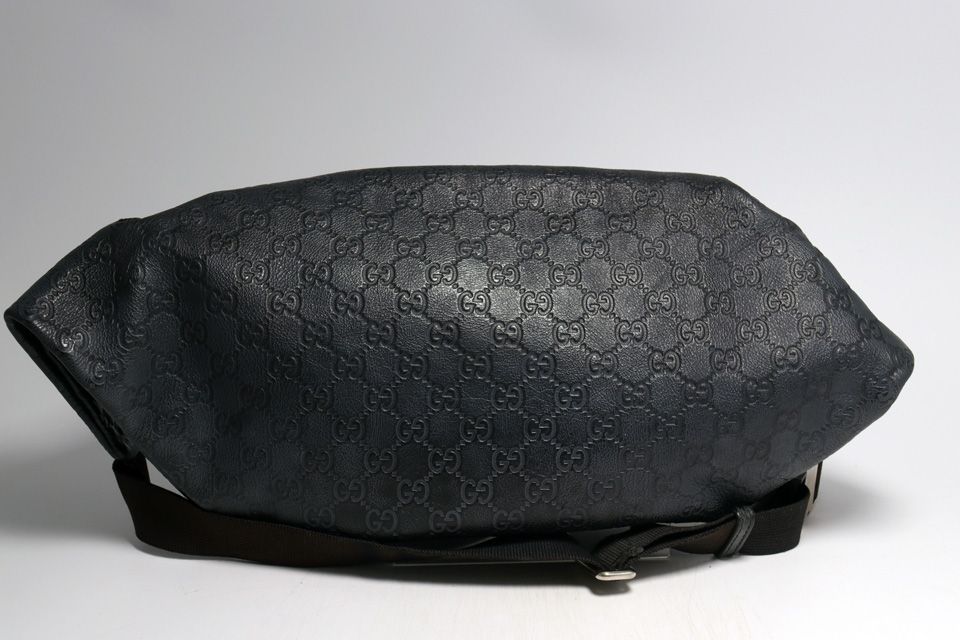 Gucci Guccissima Leather Waist — view 2
