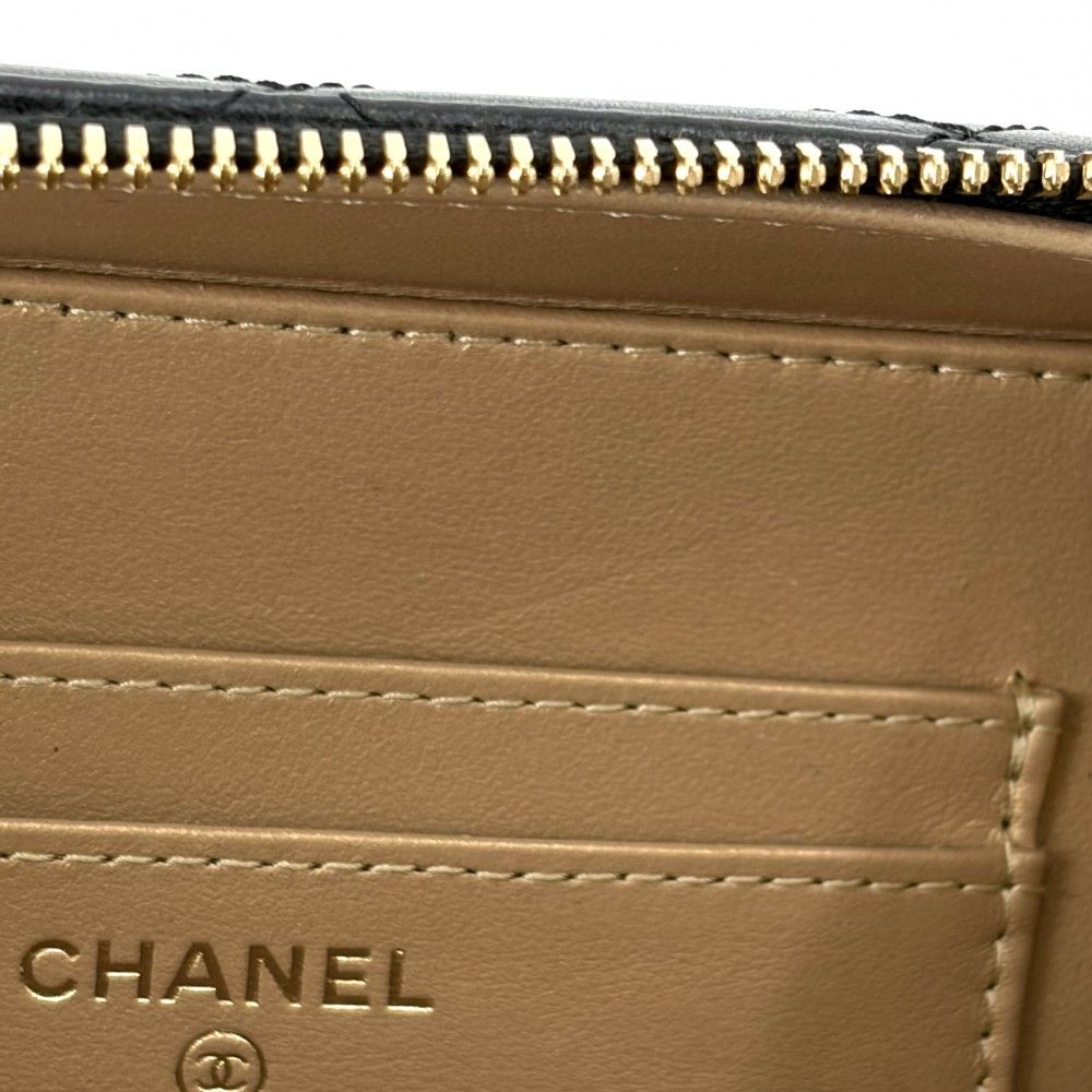 Chanel Shoulder Bag Quilted Chain Vanity Small Lambskin Black Gold — view 9