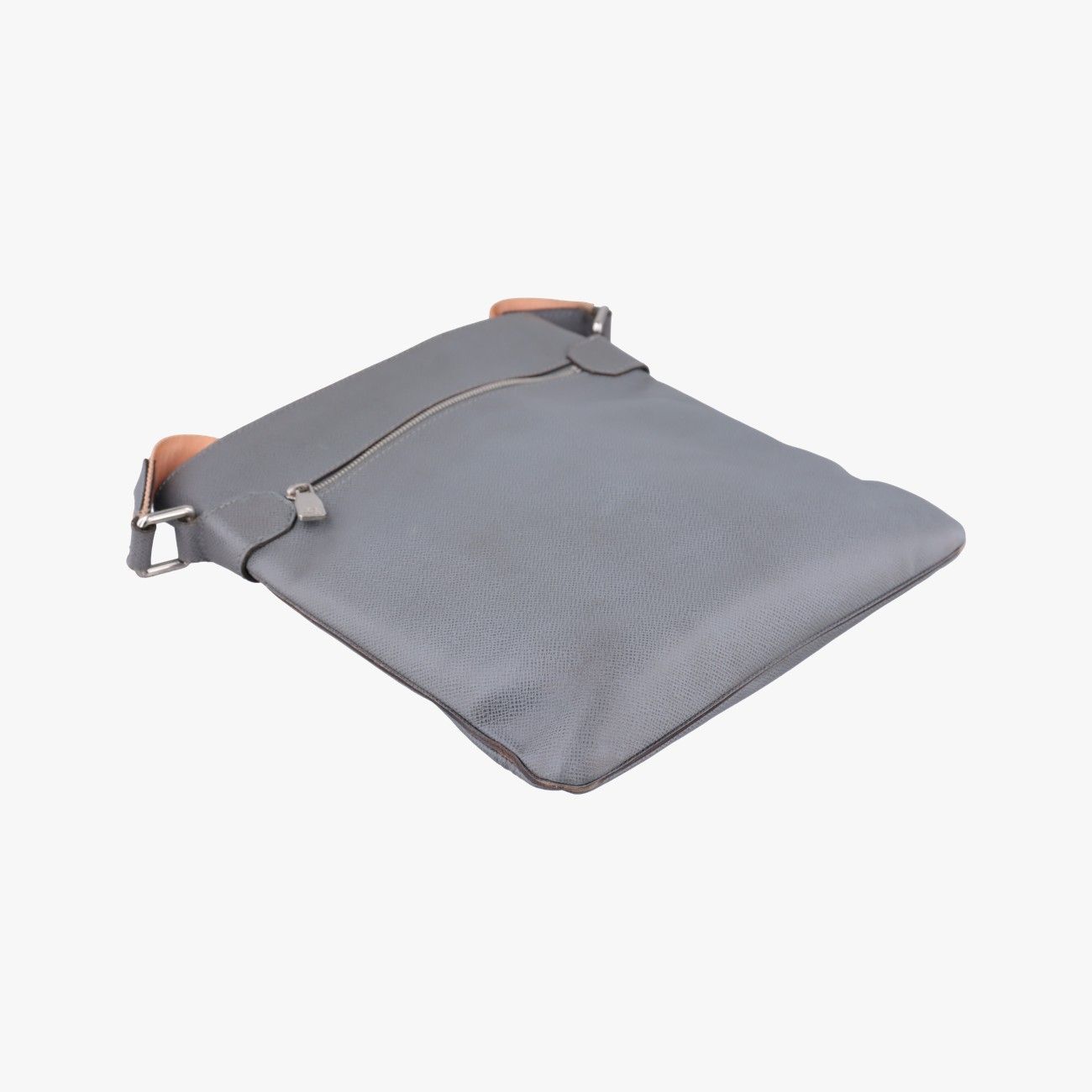 Louis Vuitton Sacha Glacier Gray Taiga Shoulder — view 5