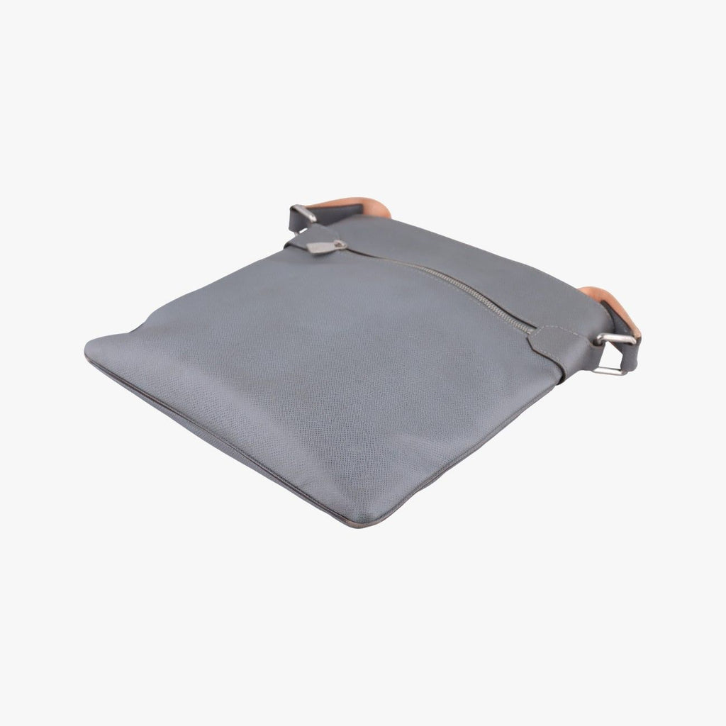 Louis Vuitton Sacha Glacier Gray Taiga Shoulder — view 4