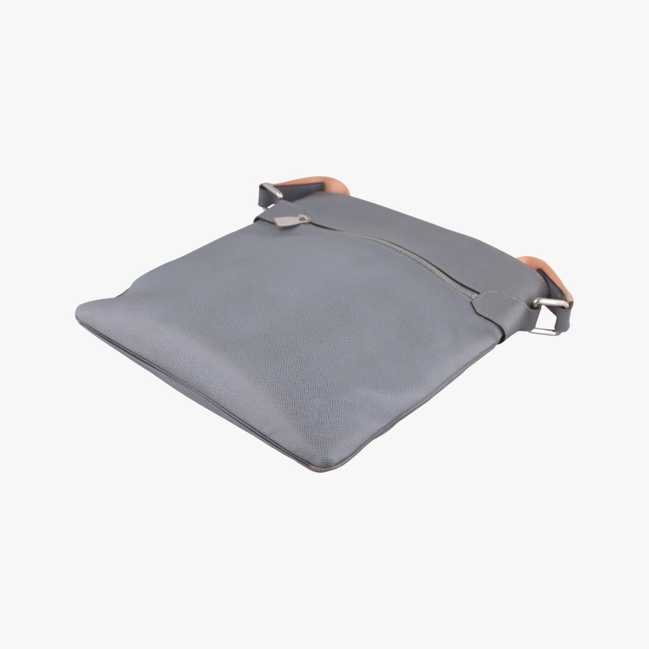 Louis Vuitton Sacha Glacier Gray Taiga Shoulder — view 4
