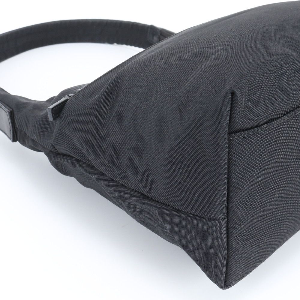 Gucci 001 Leather Shoulder Bag Black — view 6