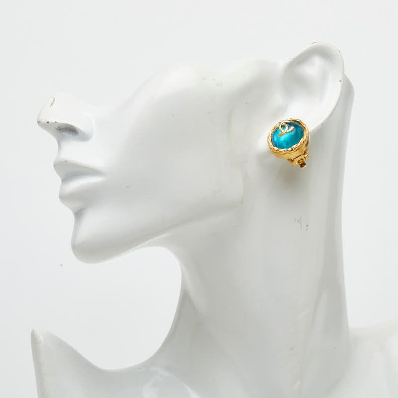 Chanel CC Logo Gripoix Vintage Round Earrings Gold Plated Glass — view 5
