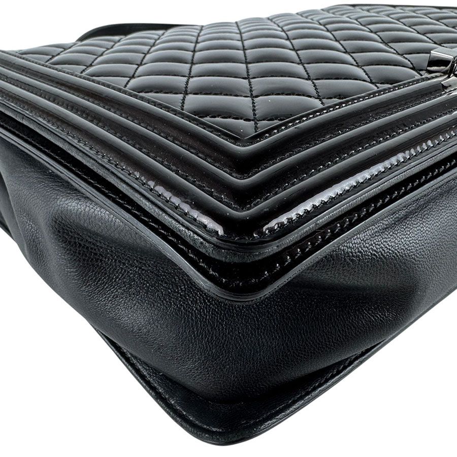 Chanel Shoulder Bag Boy Large — view 9