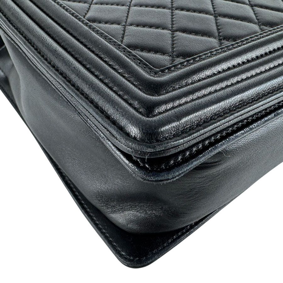 Chanel Shoulder Bag Boy Large — view 9