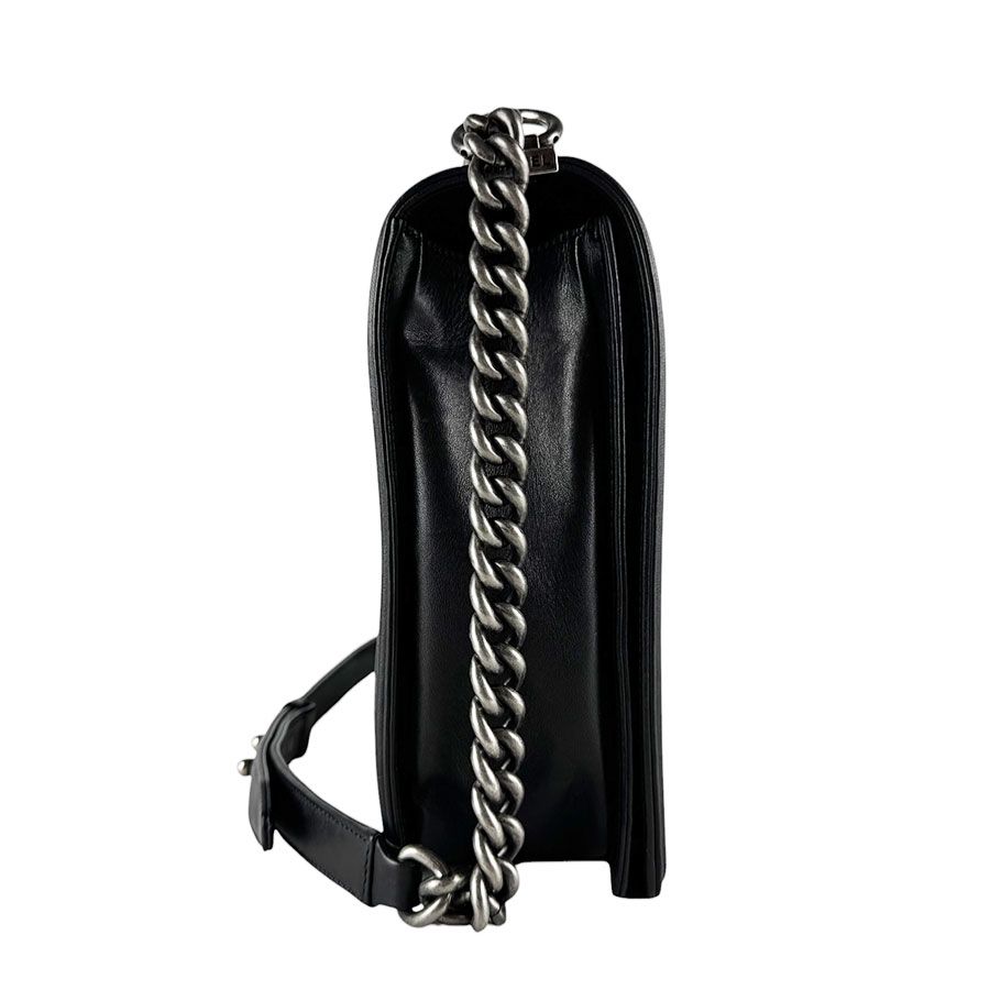 Chanel Shoulder Bag Boy Large — view 2