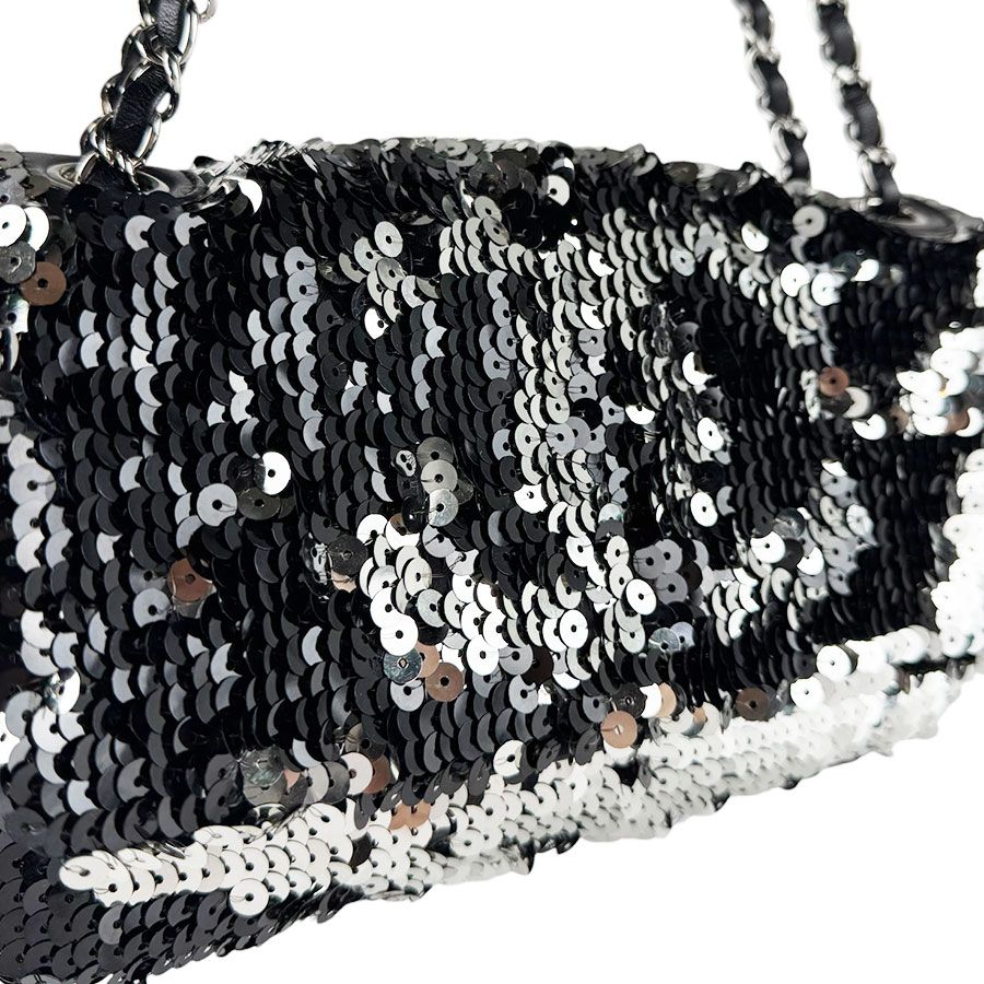 Chanel Shoulder Bag Black — view 2