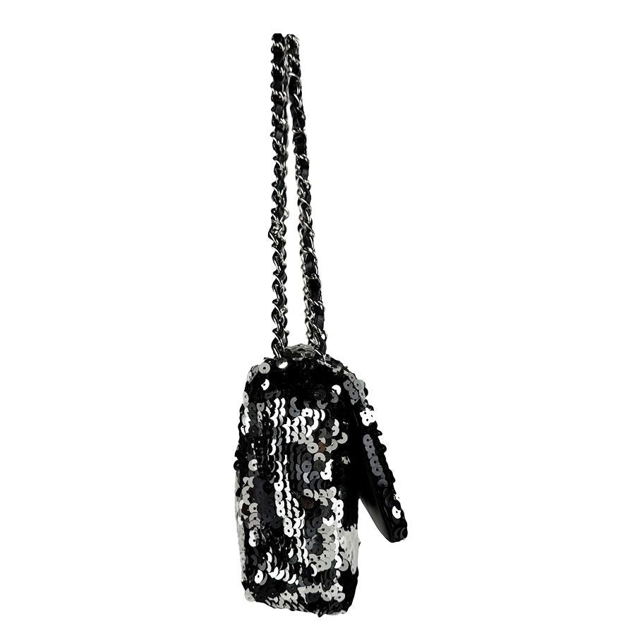 Chanel Shoulder Bag Black — view 4