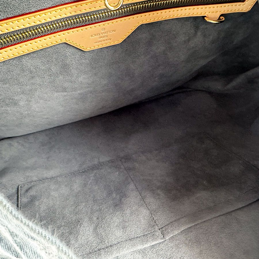 Louis Vuitton Handbag Daily GM — view 5