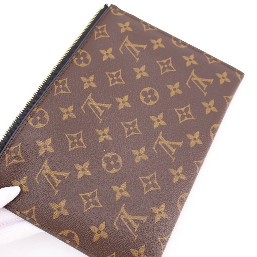 Louis Vuitton Daily Pouch Clutch — view 4