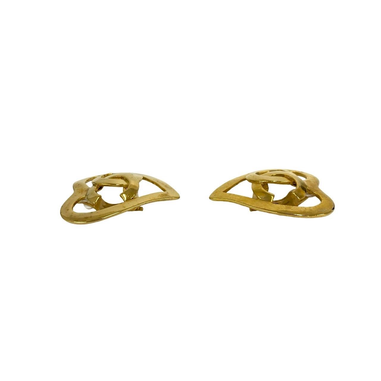 Chanel With Rice Vintage CC Logo Heart Motif Earrings Gold — view 4