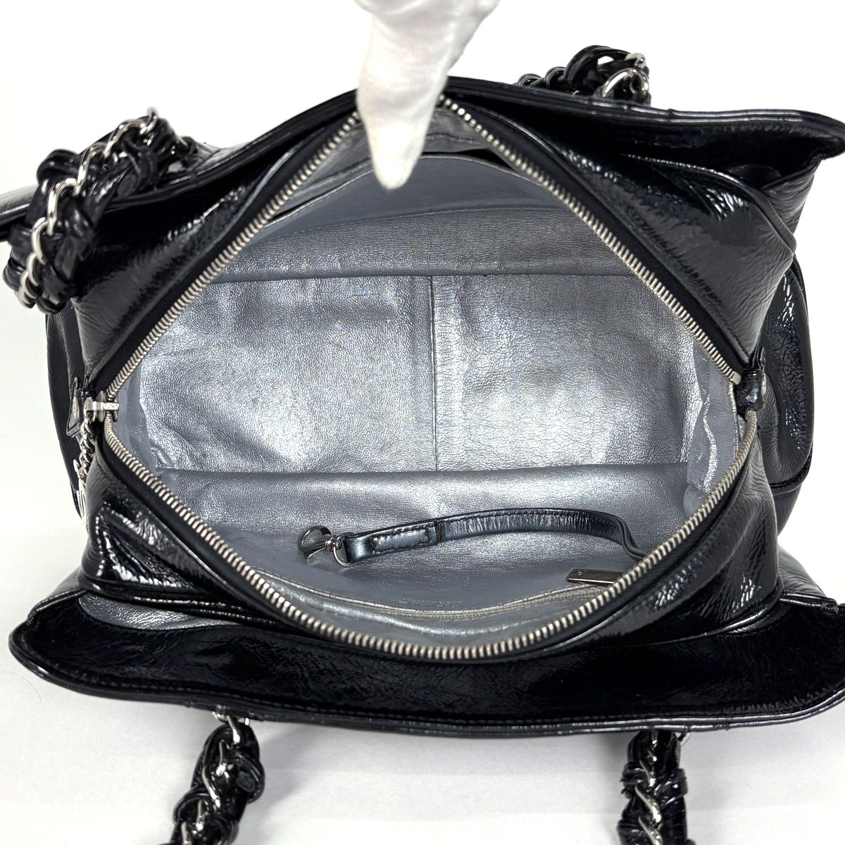 Chanel CC Logo Chain Shoulder Bag Enamel Patent Leather Black — view 9