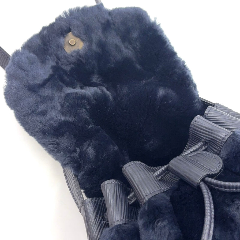 Fendi Vintage FF Logo Patch Drawstring Fur Leather Fur Navy Shoulder Bag Gold — view 6