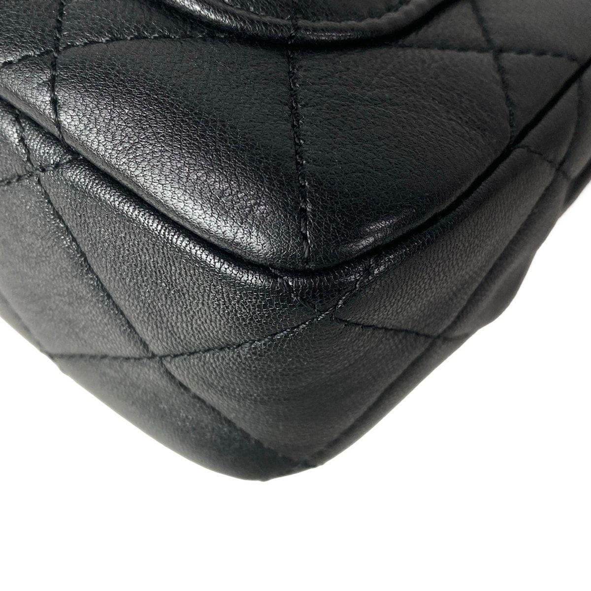 Chanel Shoulder Bag Quilted Black Chain Gold Leather — view 9