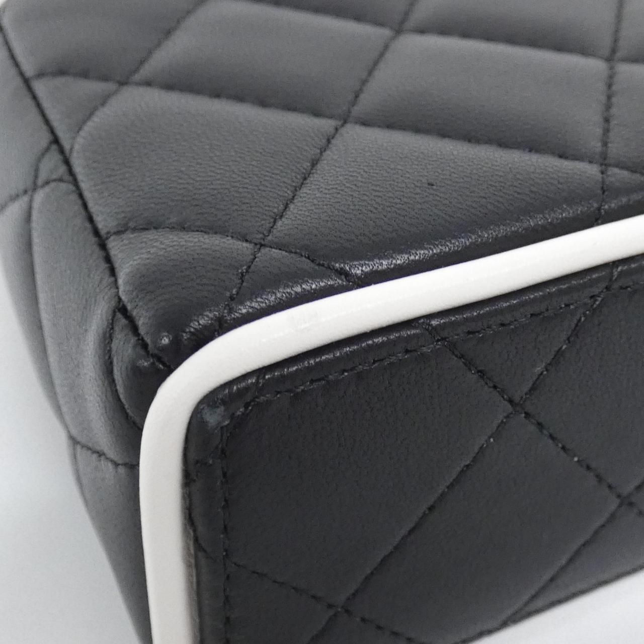 Chanel Bag Handbag Black — view 3