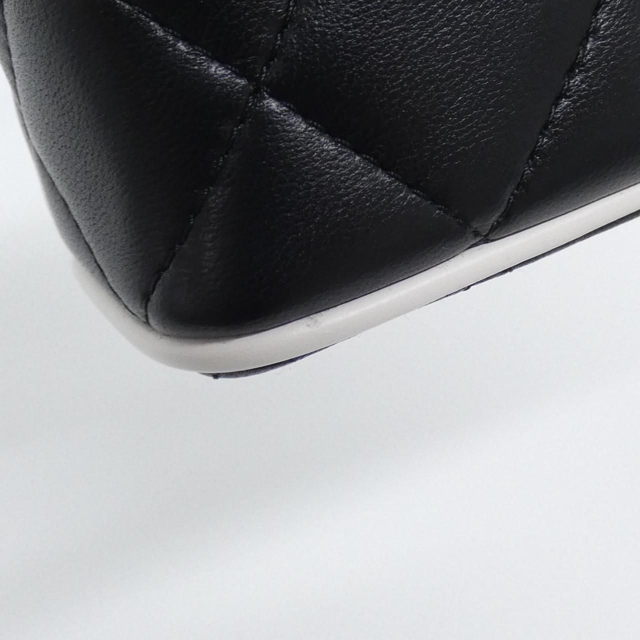 Chanel Bag Handbag Black — view 4