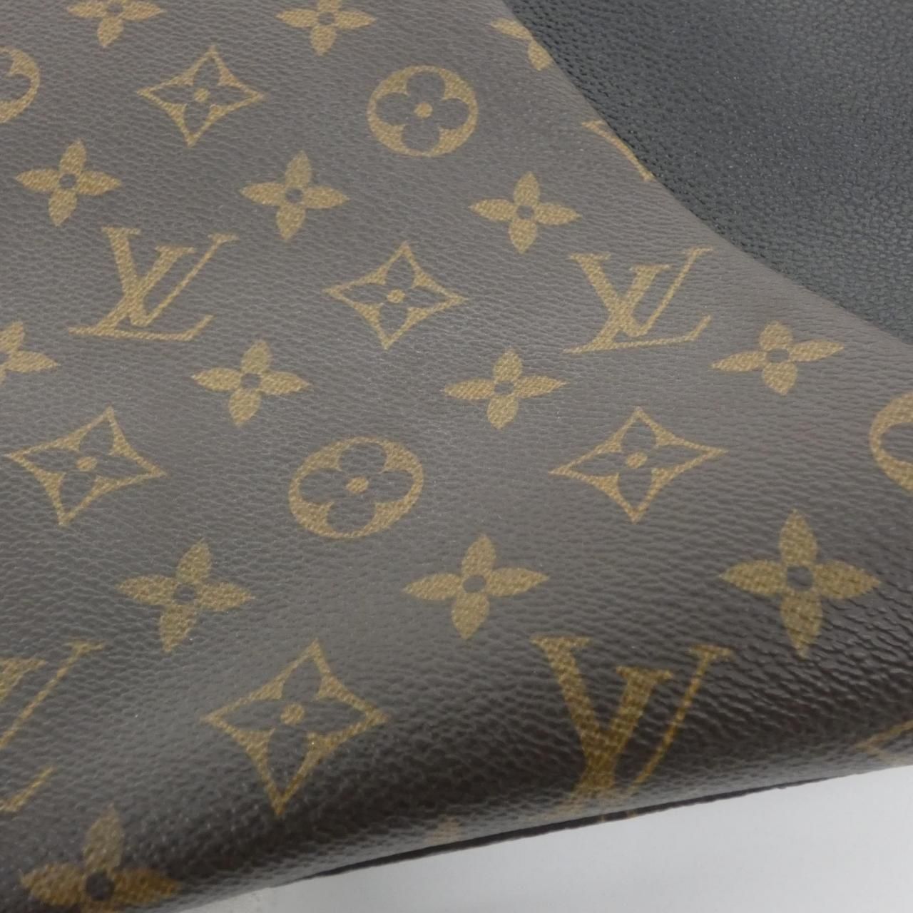 Louis Vuitton Monogram Tote MM — view 4