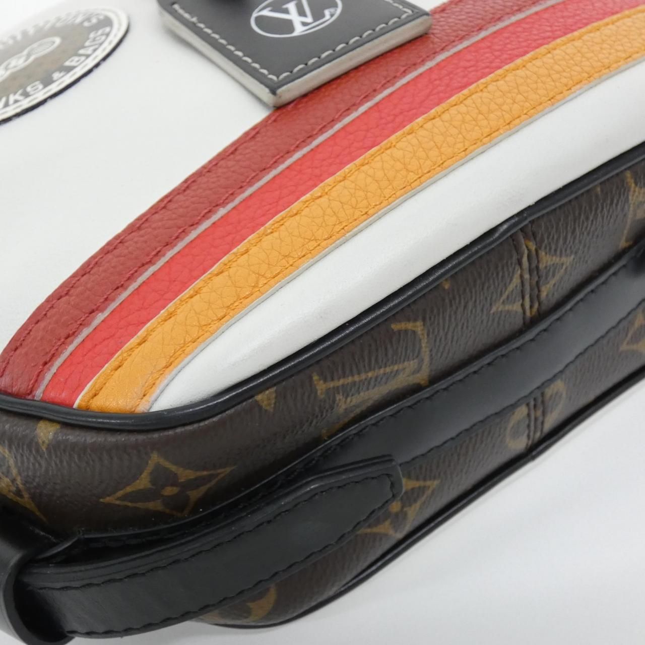 Louis Vuitton Boite Chapeau Sple Shoulder — view 3