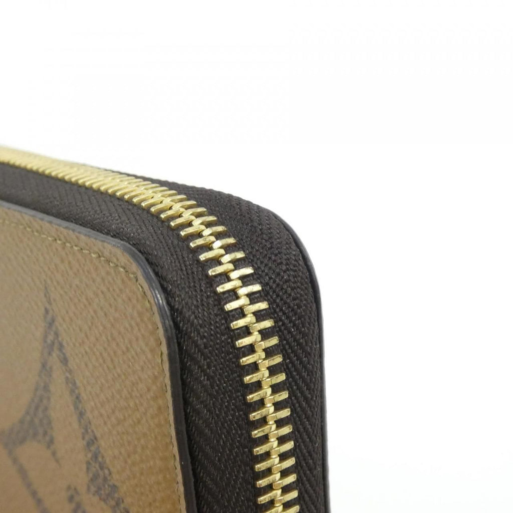 Louis Vuitton Monogram Giant Zippy Wallet — view 4