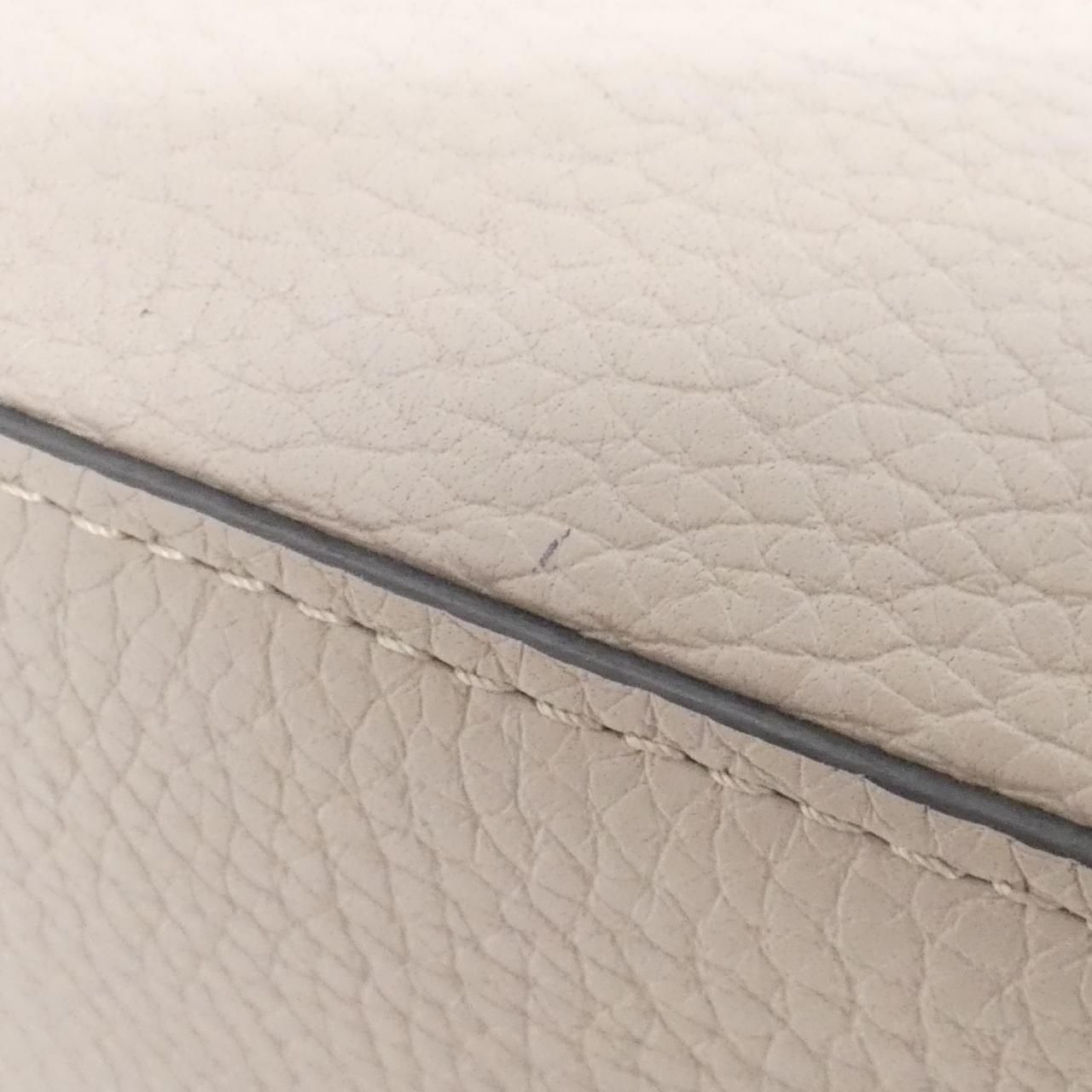 Louis Vuitton Capucines BB — view 3